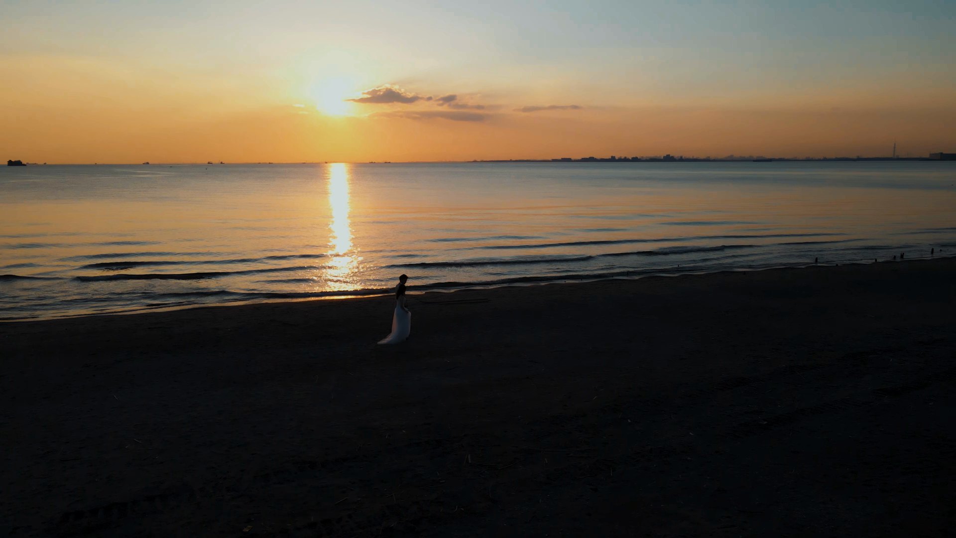 千葉で撮影した夕景の水辺のウェディング映像事例
